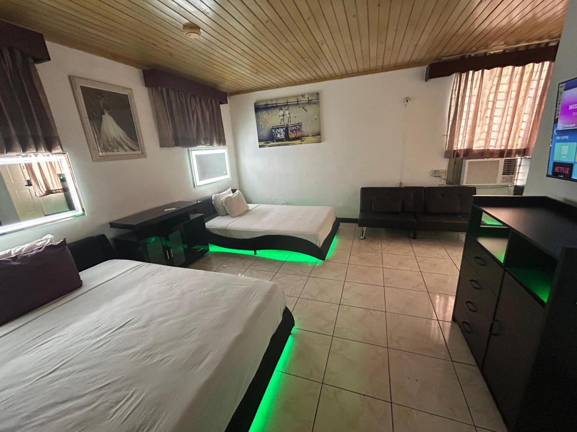 Big Apple Hotel Montego Bay Exterior photo